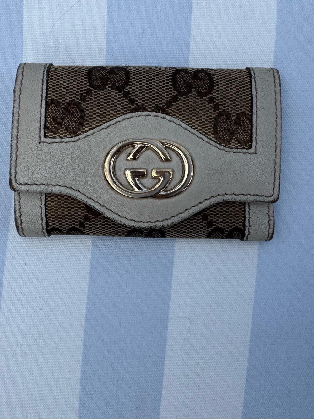Authentic Gucci GG Canvas 6-Key Holder Case White Leather